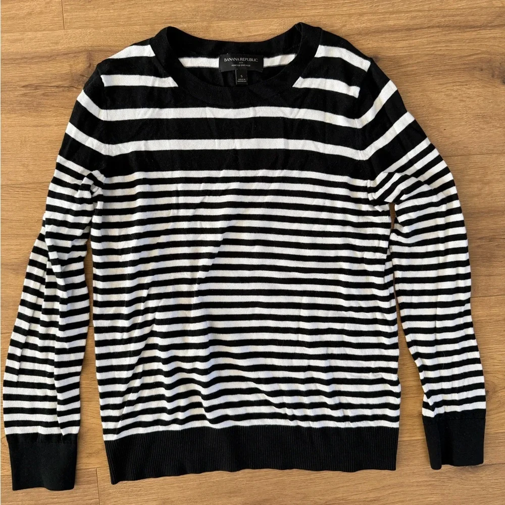 Banana Republic Black and White Crewneck Sweater - Picture 1 of 3